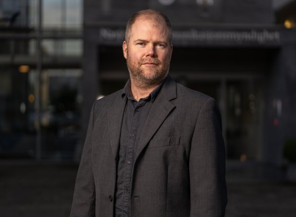 VER PÅ VAKT: Det rår Johannes Vallesverd i Nkom som leier ei ekspertgruppe mot digital svindel. 